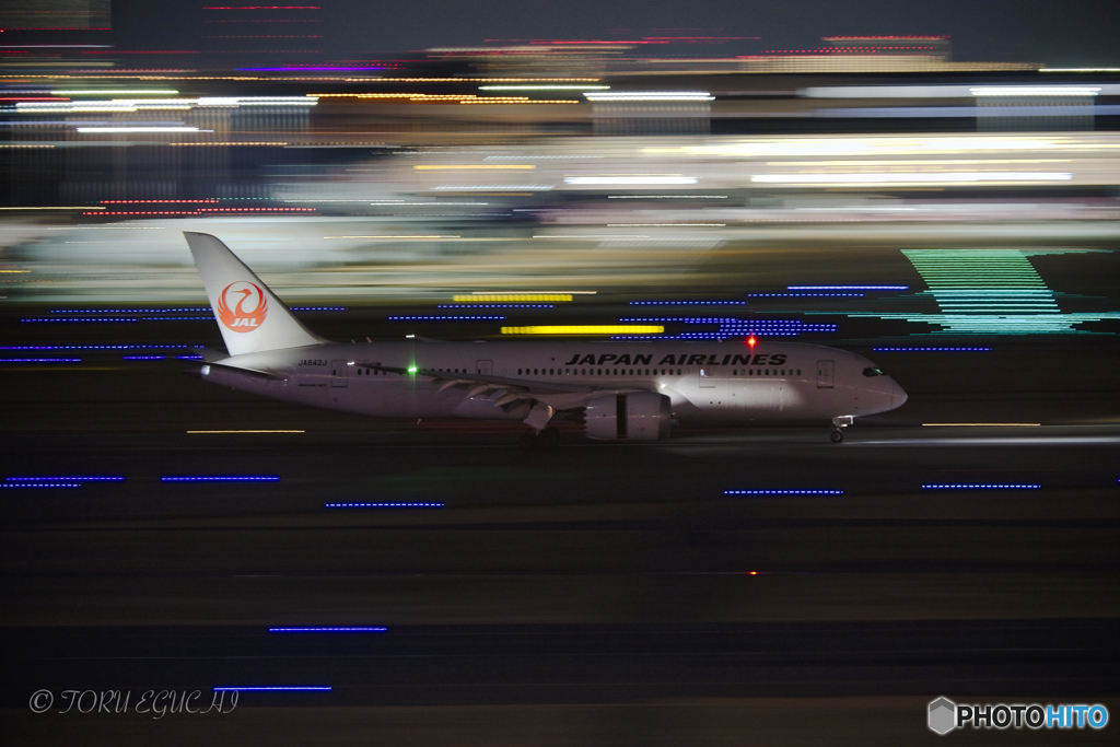 Jet airliner