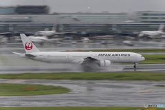 Jet airliner