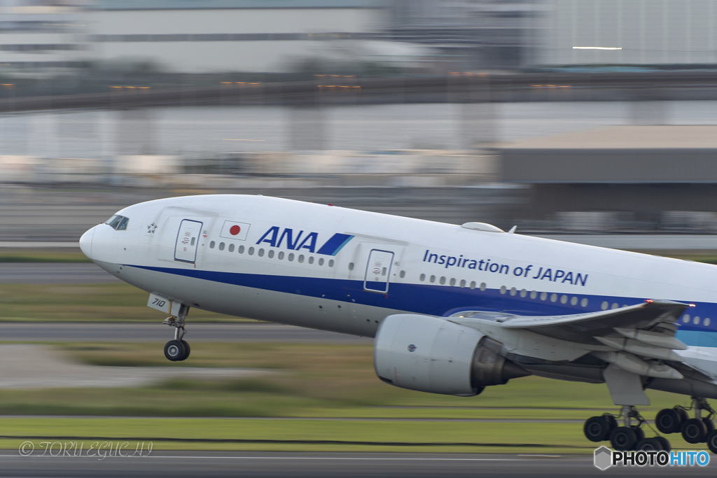 Jet airliner