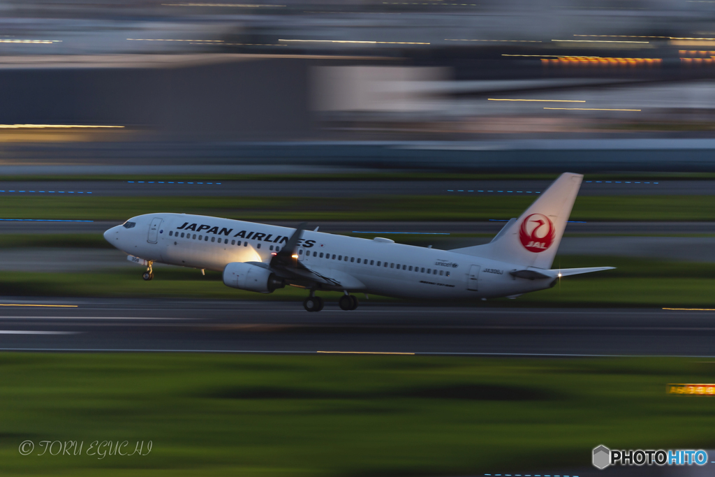 Jet airliner