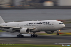 Jet airliner