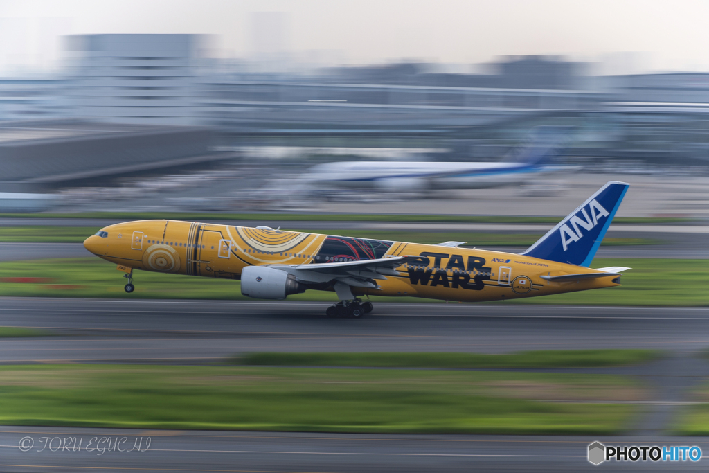 Jet airliner