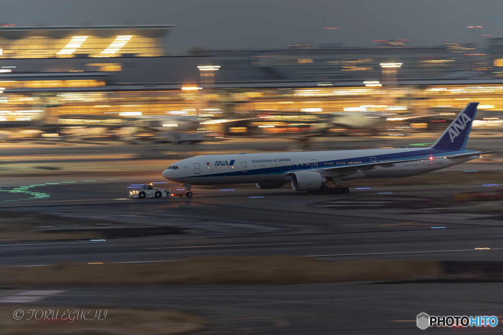 Jet airliner