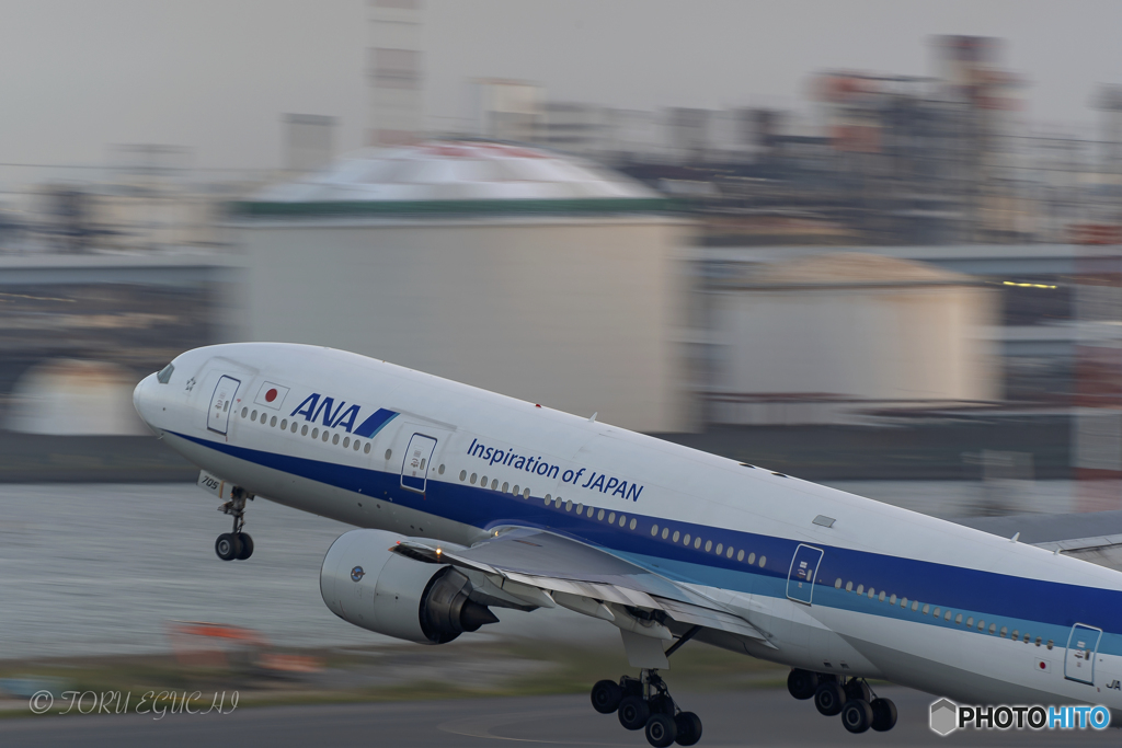 Jet airliner 