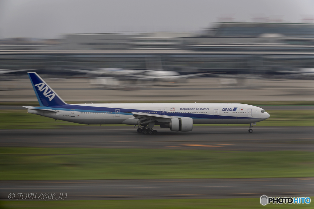 Jet airliner