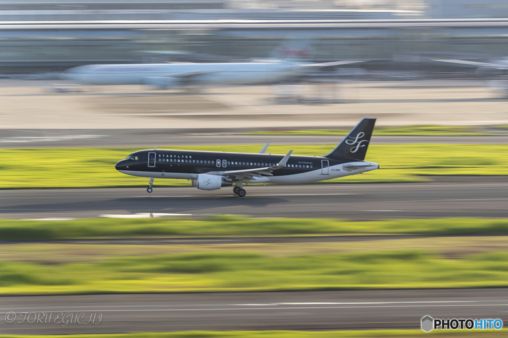 Jet airliner