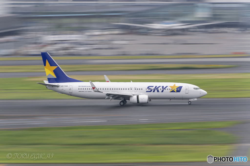 Jet airliner