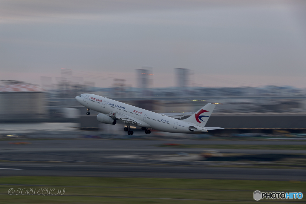 Jet airliner