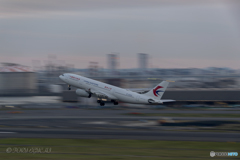 Jet airliner