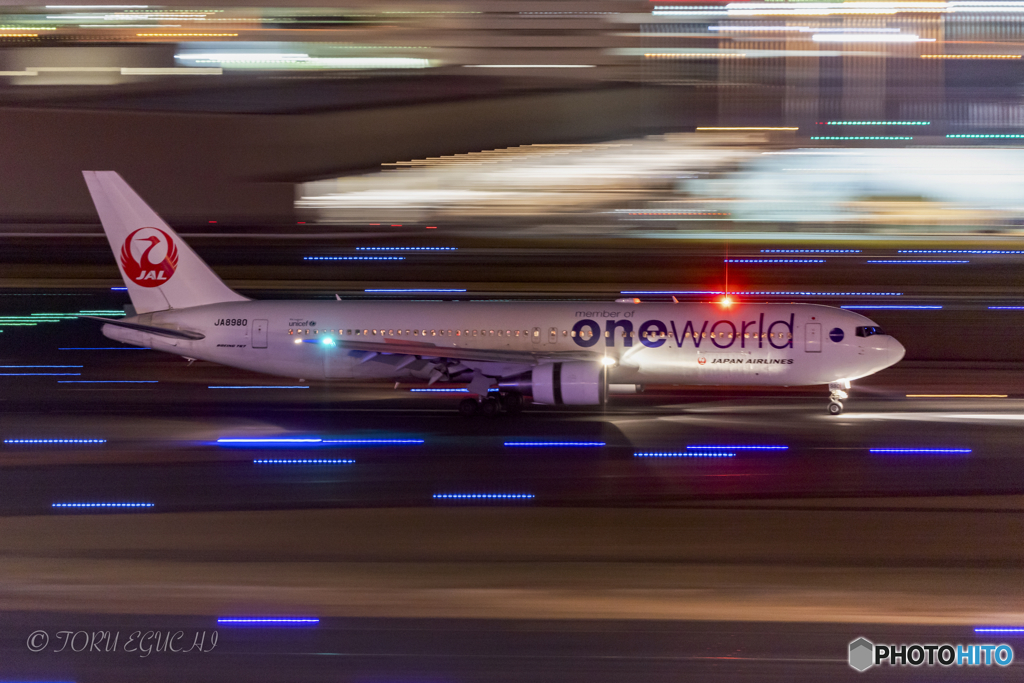 Jet airliner