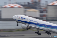 Jet airliner