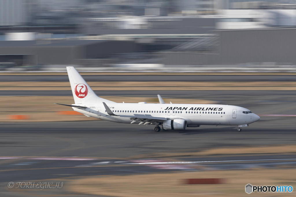 Jet airliner