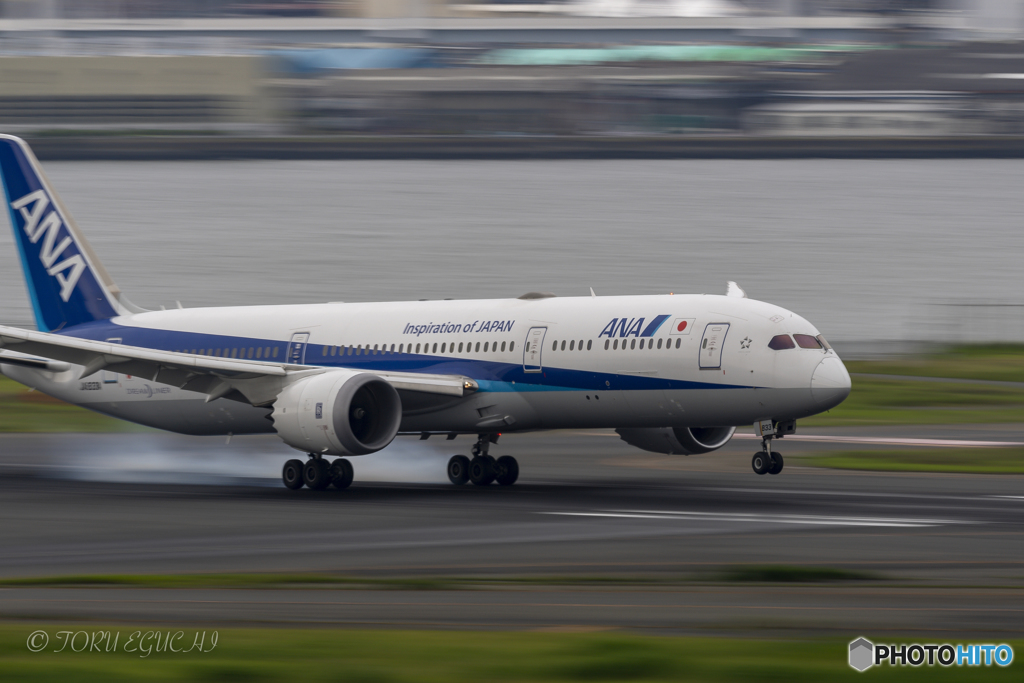 Jet airliner