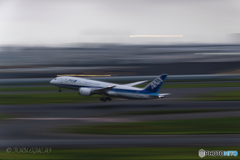 Jet airliner