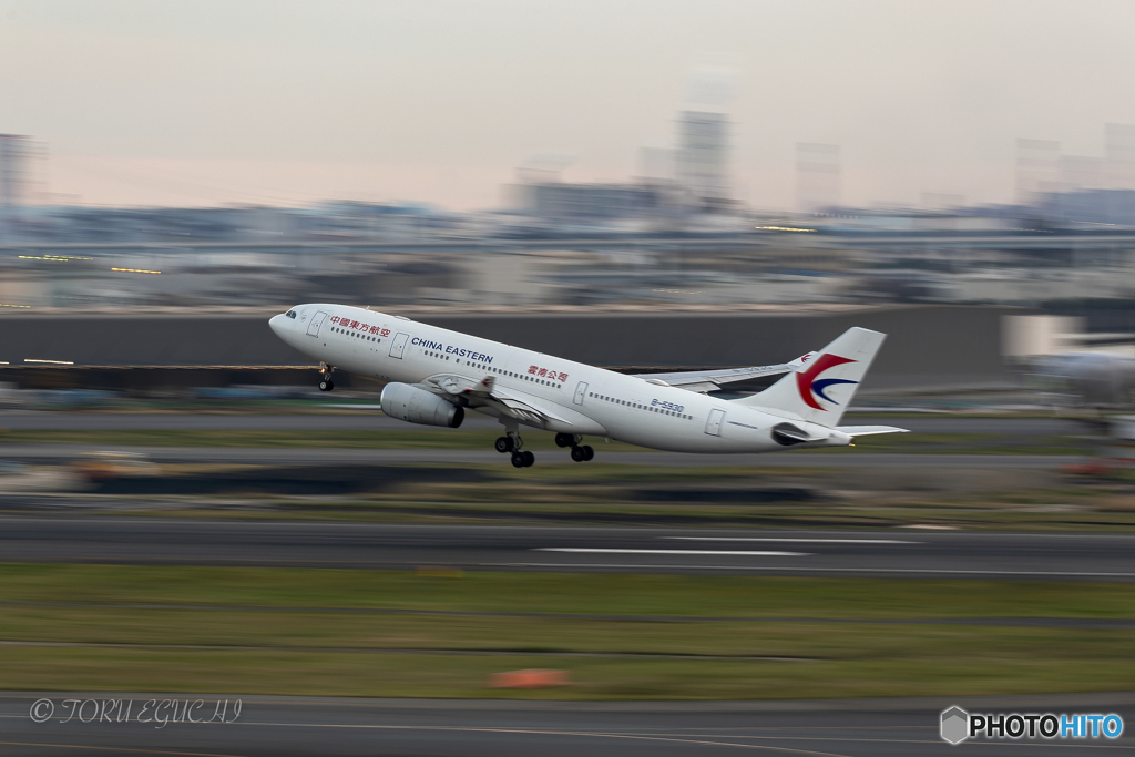 Jet airliner