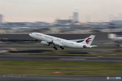 Jet airliner