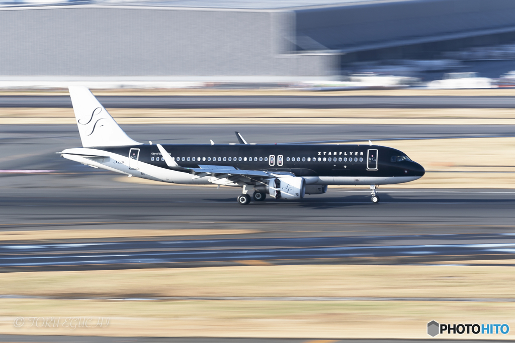 Jet airliner