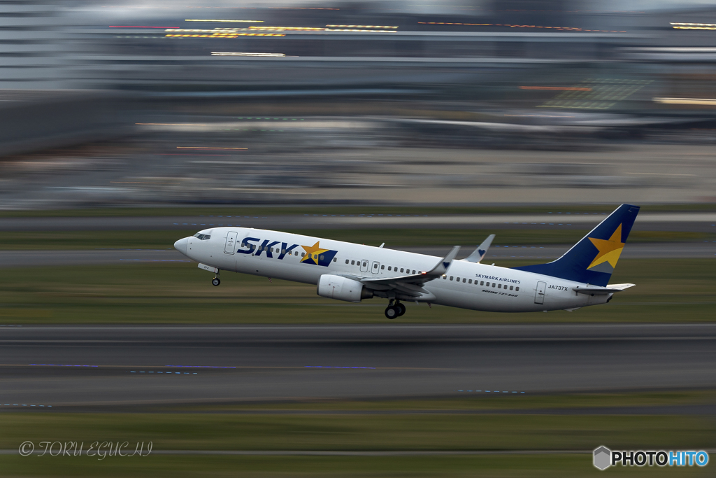 Jet airliner