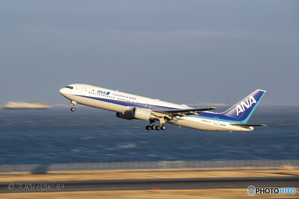 Jet airliner