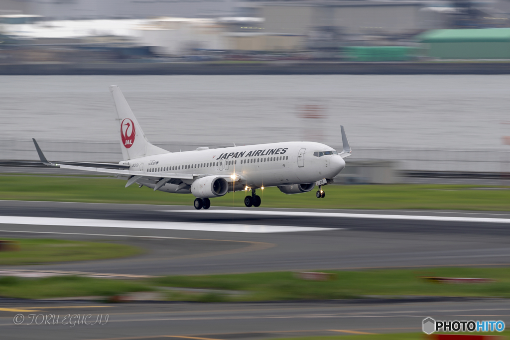 Jet airliner