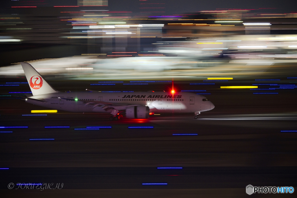 Jet airliner