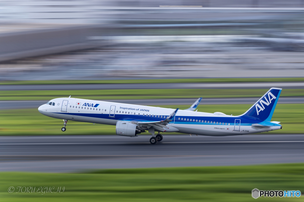 Jet airliner