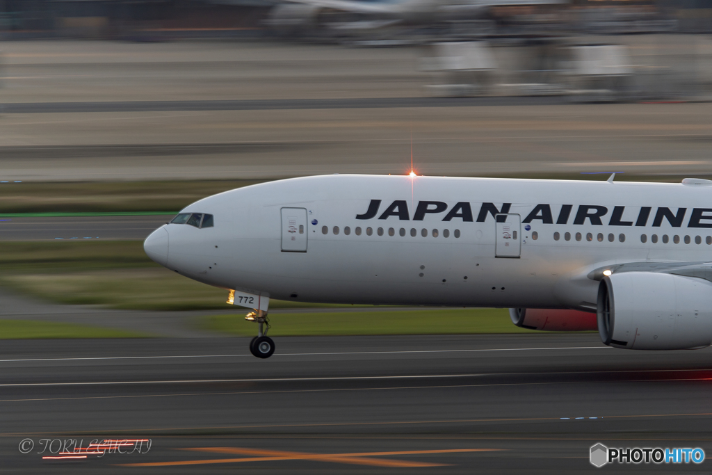 Jet airliner