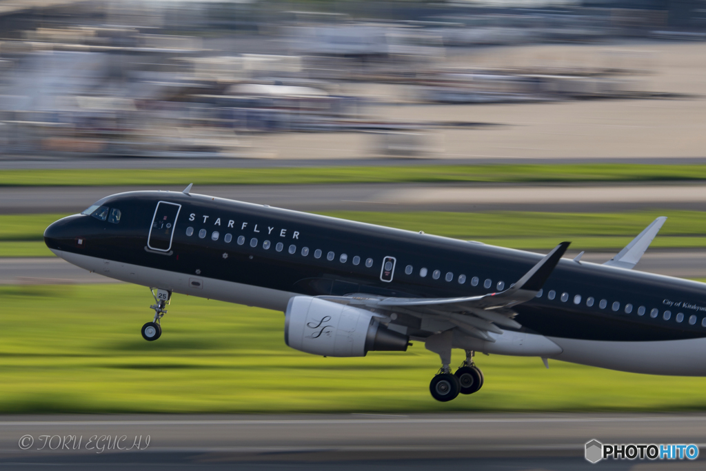 Jet airliner