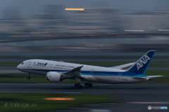 Jet airliner
