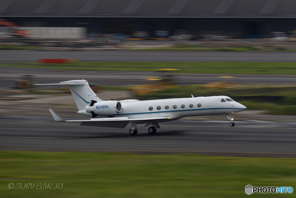 Jet airliner