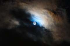 月に照らされた雲２