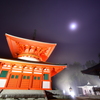 高野山 根本大塔と月