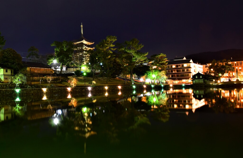 猿沢の池からの興福寺五重の塔