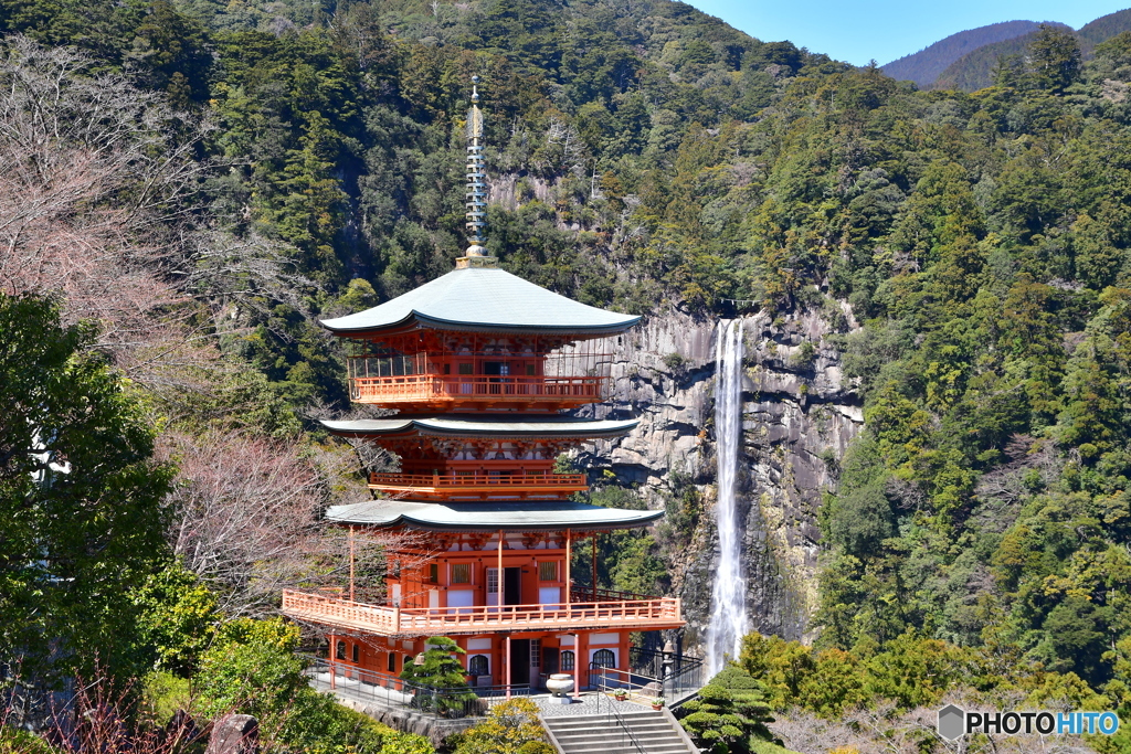 青岸渡寺三重塔と那智の滝