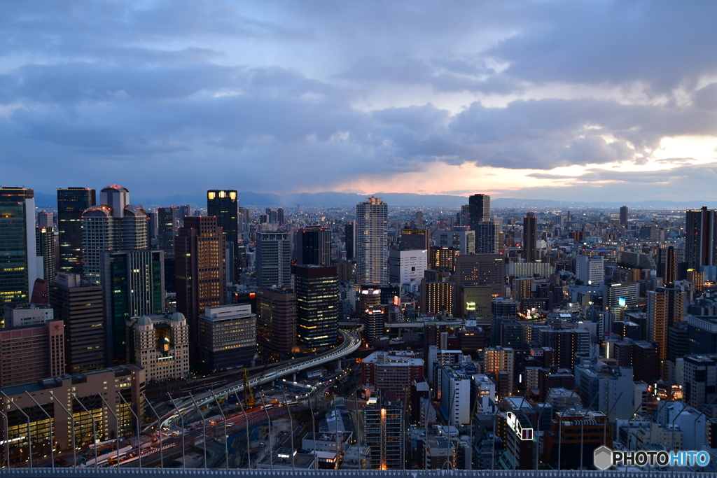 梅田スカイビル空中庭園からの夜景04