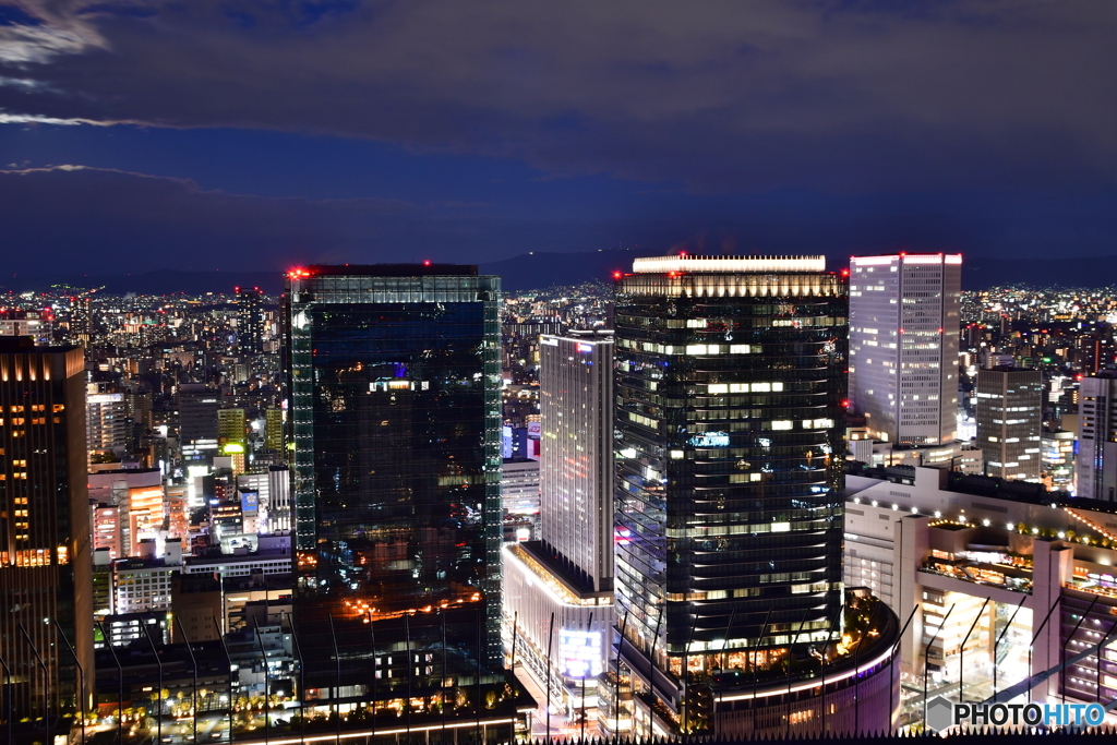 梅田スカイビル空中庭園からの夜景05