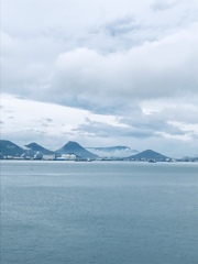 雨の日の海