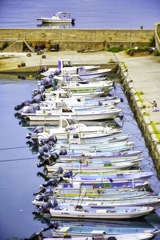 船と海と釣り人