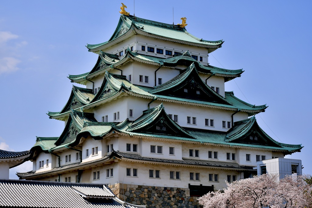 春の名古屋城