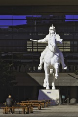 市街地の長閑な昼下がり