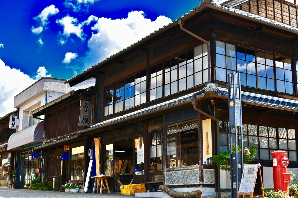 夏空の町並み