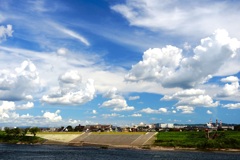 夏の空と木曽川
