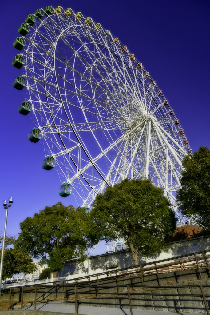 あかるい街の観覧車