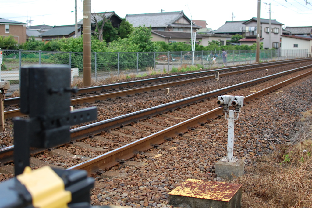見守る