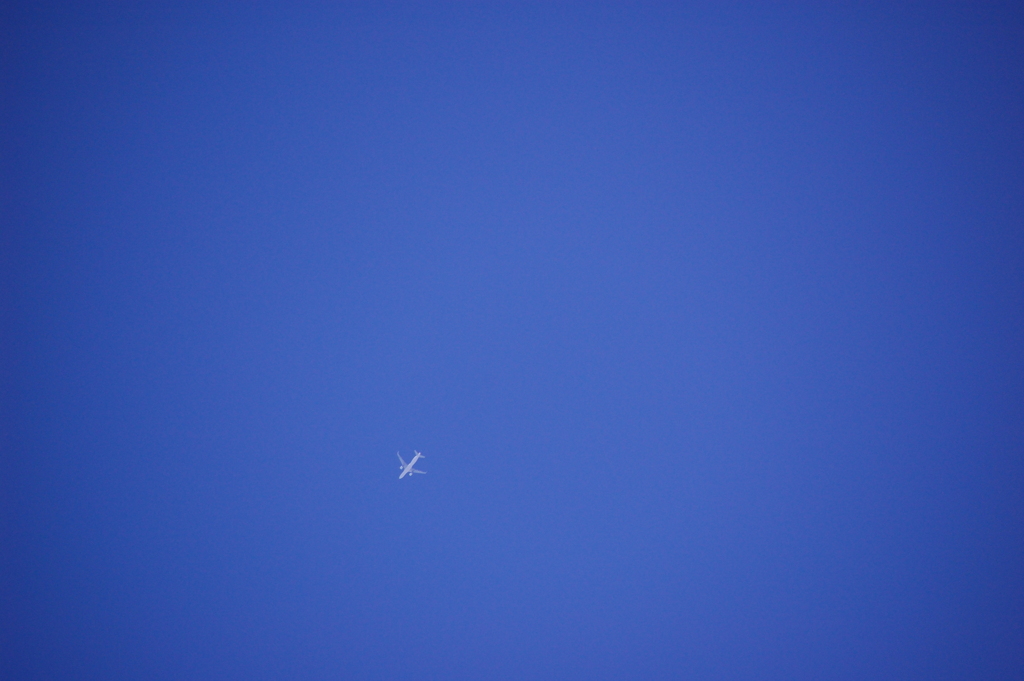 飛行機雲すらない青空
