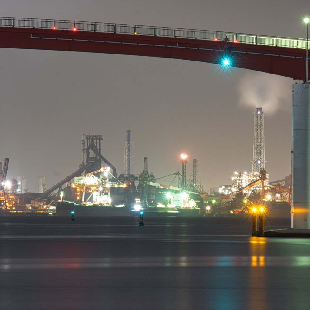 製鐵所と中之島大橋の夜景
