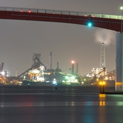 製鐵所と中之島大橋の夜景
