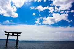 湖上の鳥居