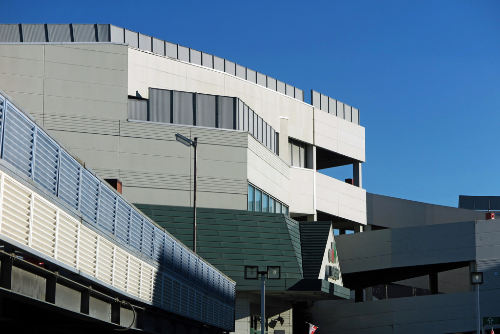 屋上駐車場への螺旋スロープ