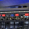 夜の羽田空港国際線ターミナルカウンター